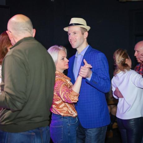 Клуб знакомств «Дуэт»: Ретро-вечеринка с развлекательной программой и дискотекой! 