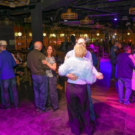 Клуб знакомств «Дуэт»:  Ретро-вечеринка с развлекательной программой и дискотекой! Акция для друзей!