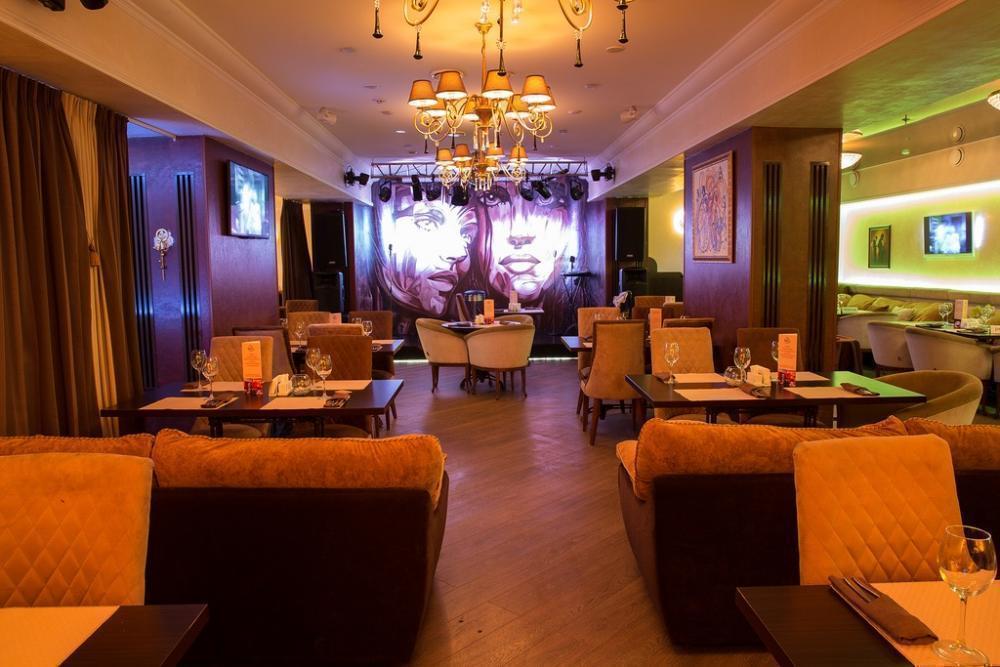 высококлассный ресторан. главный зал в кафе. образ в караоке. ресторан имидж. кофе имидж.